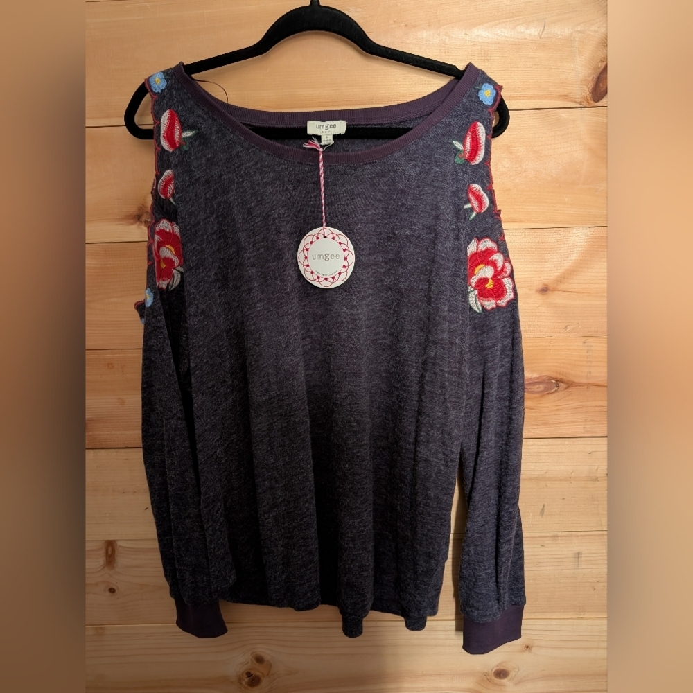Umgee Purple Cutout Shoulder Sweatshirt with Floral Embroidery, NWT. Small